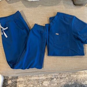 Figs Scrub set Sz L in Royal Blue
